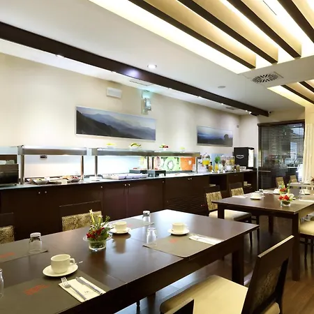 Eurostars Centrum لقنت